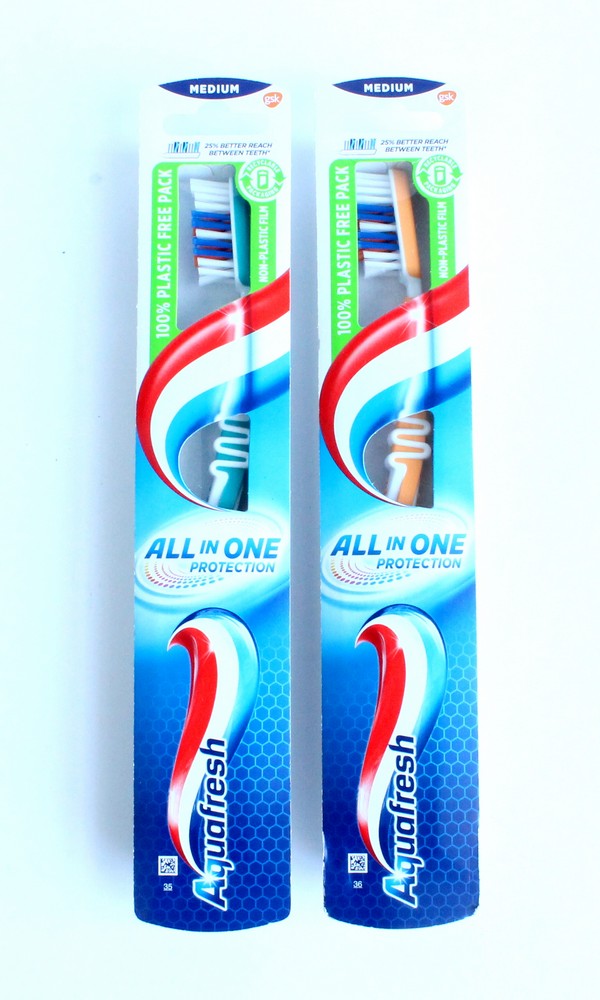Зубная щётка "Aquafresh" All-in-One Protection, 1шт средняя щетина 30491